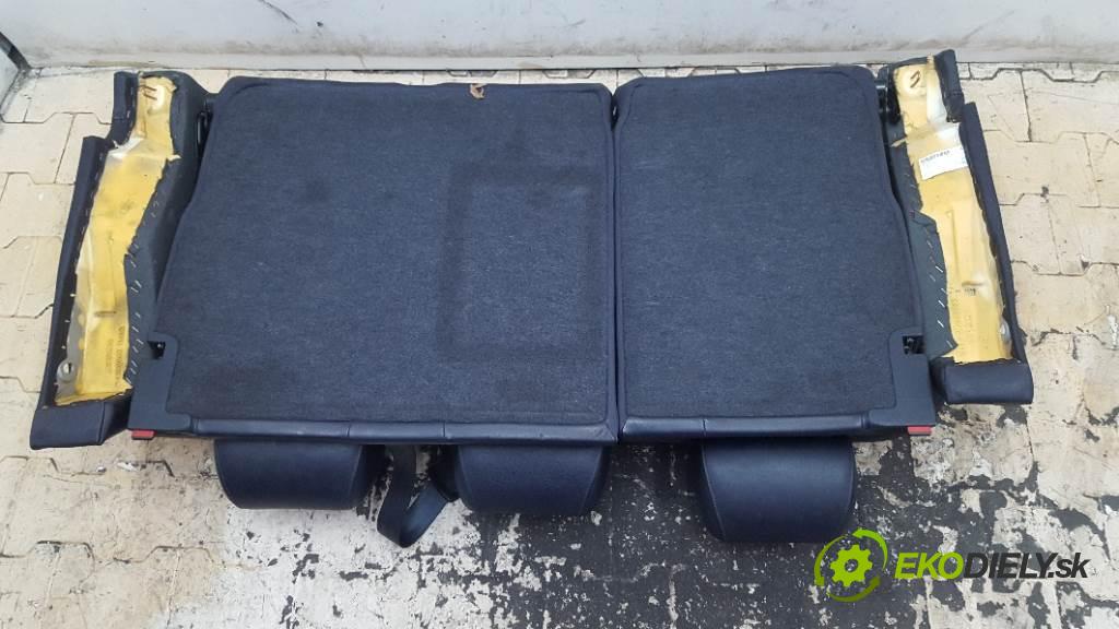 AUDI A6  2003 96kW    1900 Sedadlo zad  (Sedačky, sedadlá)