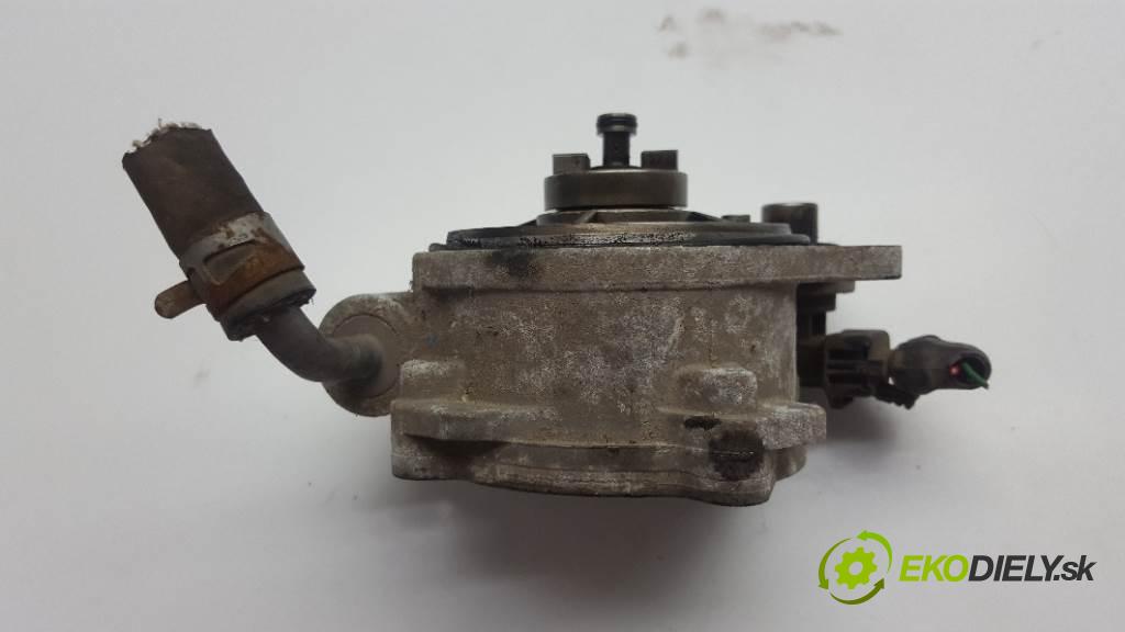 TOYOTA YARIS  2006 66 kW    1364 pumpa vakuová 25080656