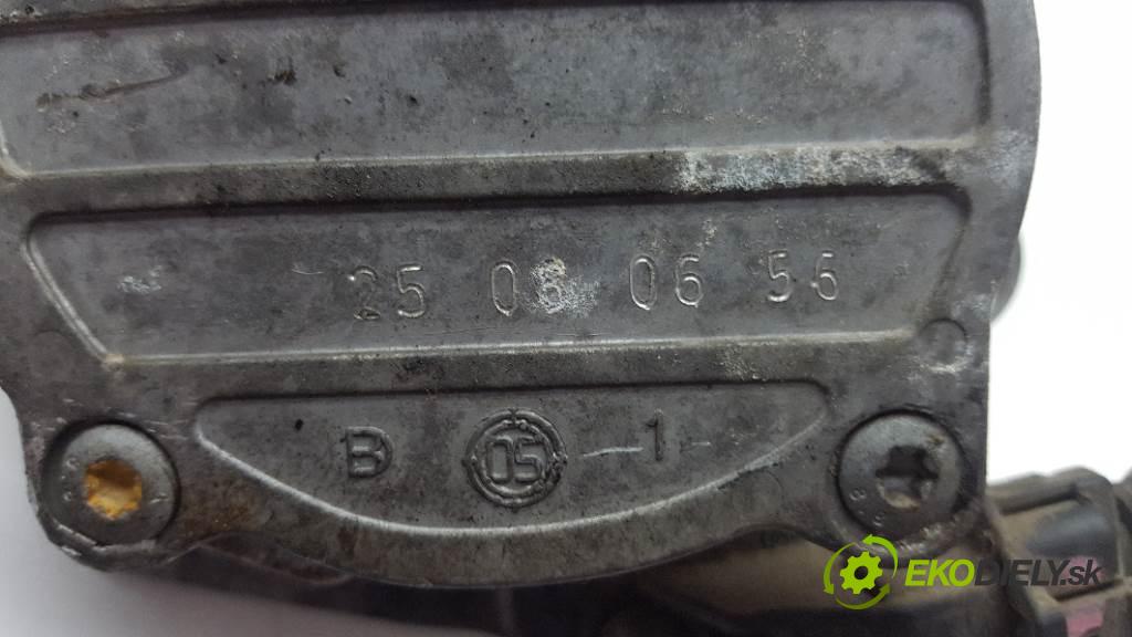 TOYOTA YARIS  2006 66 kW    1364 pumpa vakuová 25080656