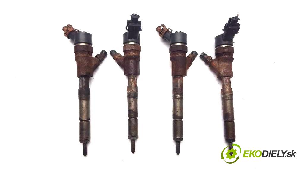 TOYOTA YARIS  2006 66 kW   1364 vstřikovací ventily 236700N030 