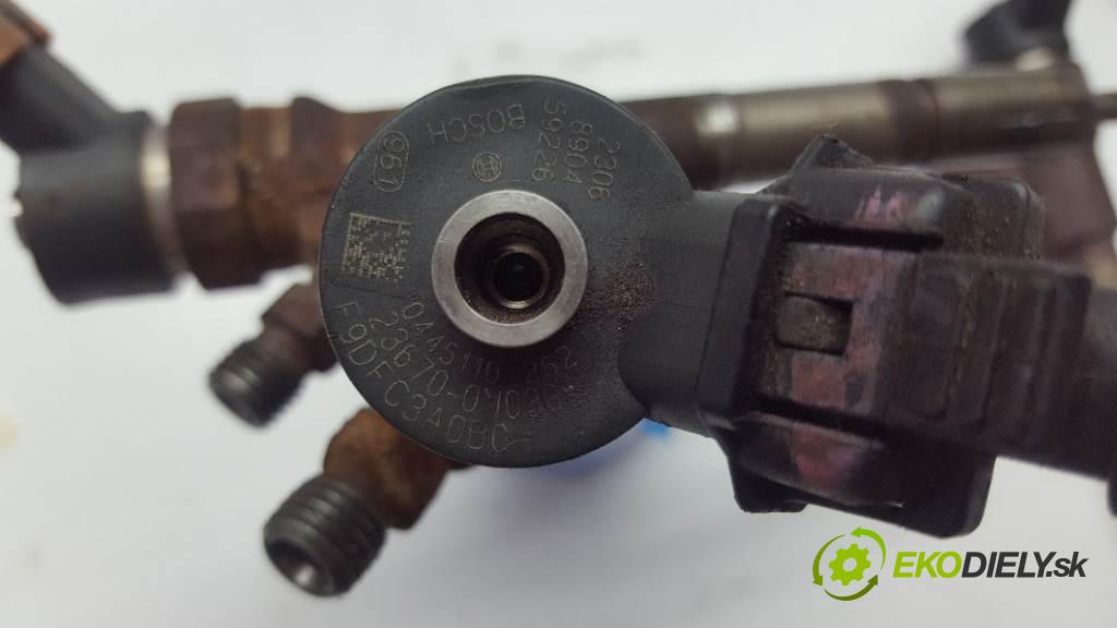 TOYOTA YARIS  2006 66 kW   1364 vstřikovací ventily 236700N030