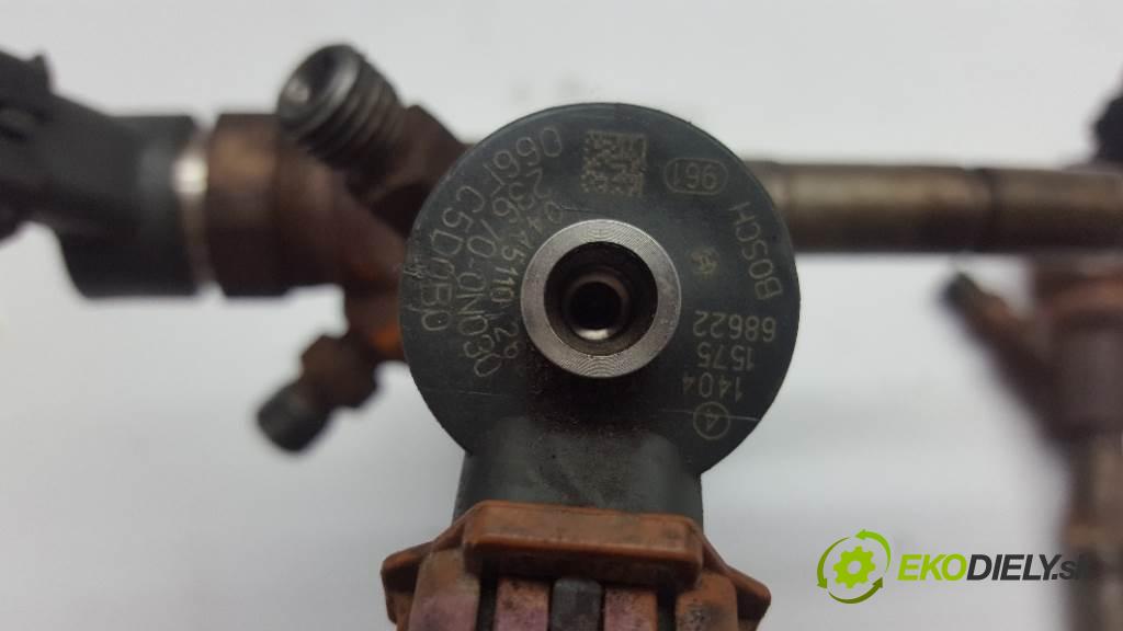 TOYOTA YARIS  2006 66 kW   1364 vstřikovací ventily 236700N030