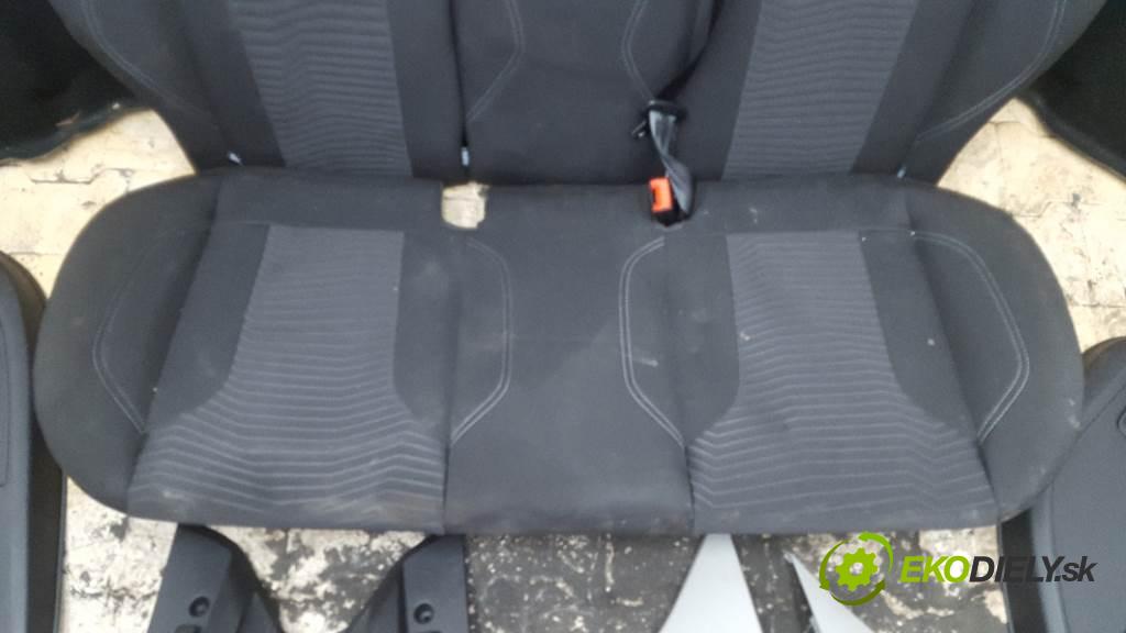 FORD FIESTA MK7 LIFT 2013 70kw MK7 LIFT 1560 Sedadlo zad KOMPLET (Sedačky, sedadlá)