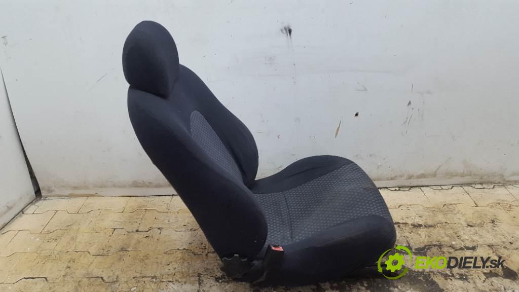 FORD PUMA  1998 92kW    1679 Sedadlo ľavy  (Sedačky, sedadlá)