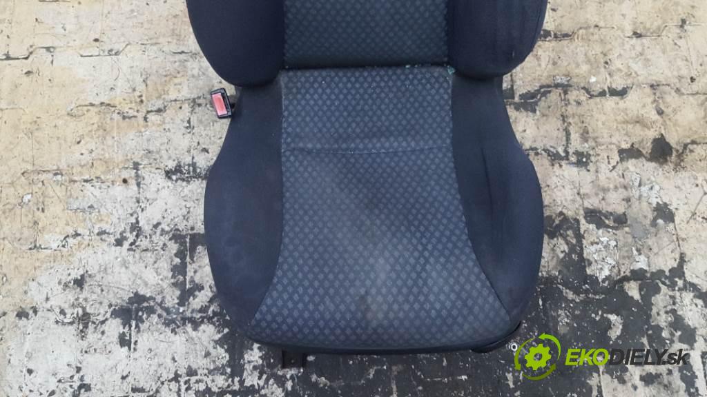 FORD PUMA  1998 92kW    1679 Sedadlo ľavy  (Sedačky, sedadlá)