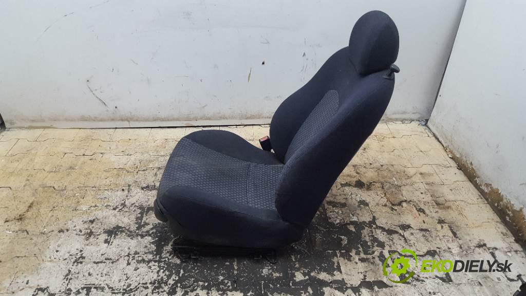 FORD PUMA  1998 92kW    1679 Sedadlo ľavy  (Sedačky, sedadlá)