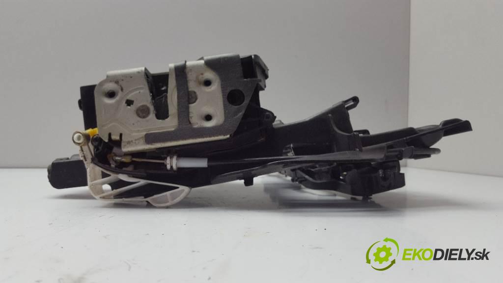 FORD FIESTA MK7 LIFT 2013 70kw MK7 LIFT 1560 zámok přední část pravý 8A6AA21812BJ 4PIN