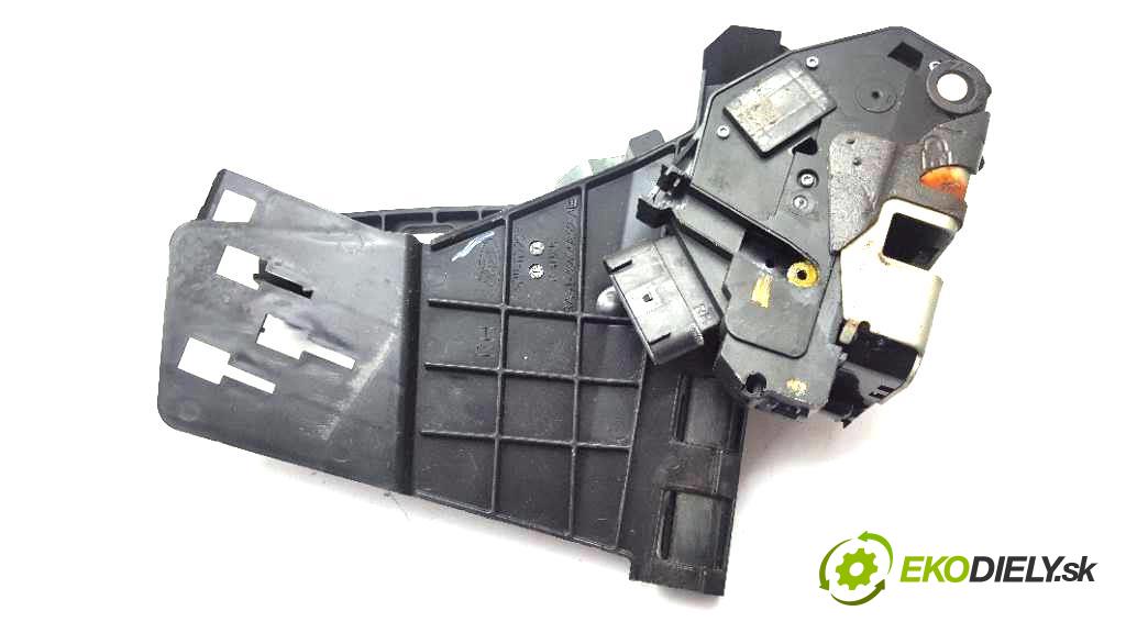 FORD FIESTA MK7 LIFT 2013 70kw MK7 LIFT 1560 zámok zadní část pravý 8A6AA26412AJ 4PIN