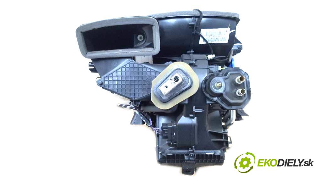 FORD FIESTA MK7 LIFT 2013 70kw MK7 LIFT 1560 Výhrevné teleso, radiátor kúrenia C1B119B555CC (Radiátory kúrenia)