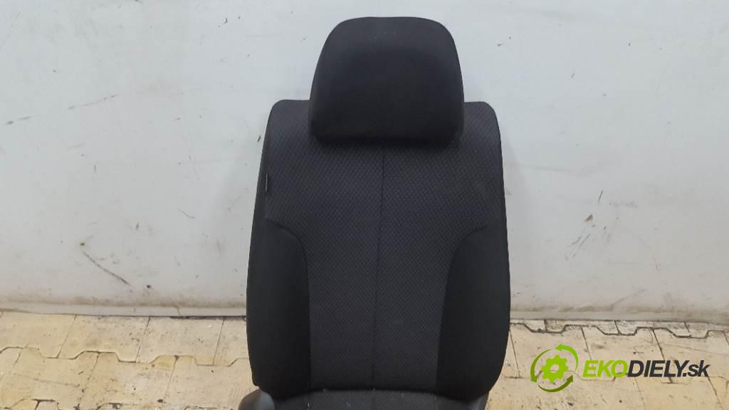 VOLKSWAGEN PASSAT  2008 77kW    1896 Sedadlo pravy  (Sedačky, sedadlá)
