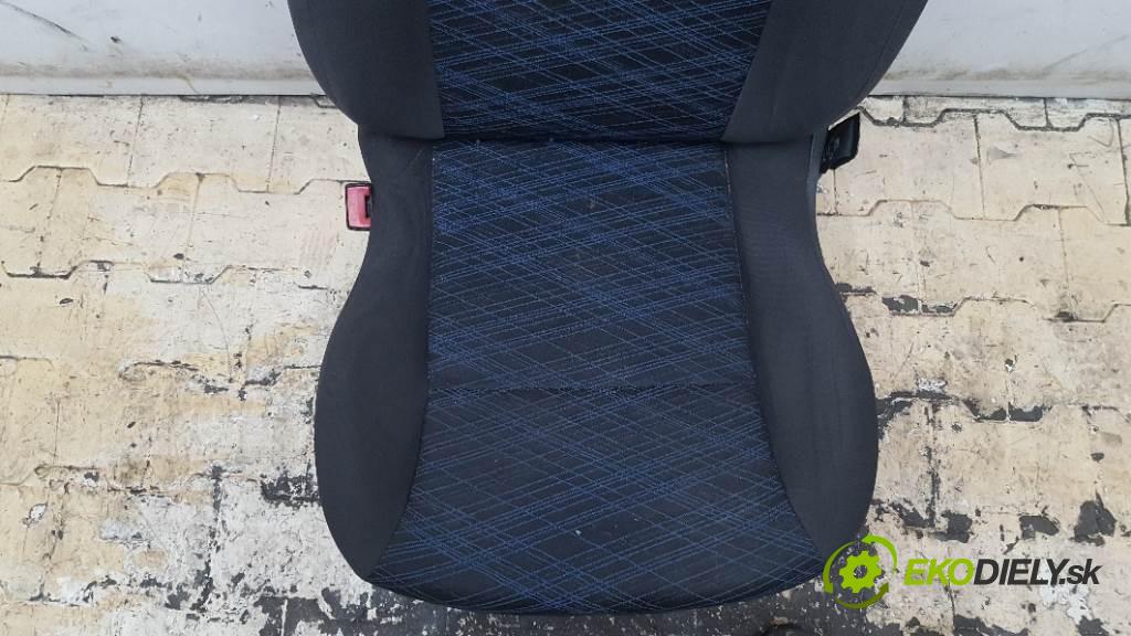 RENAULT CLIO  2005 72kW    1390 Sedadlo ľavy  (Sedačky, sedadlá)