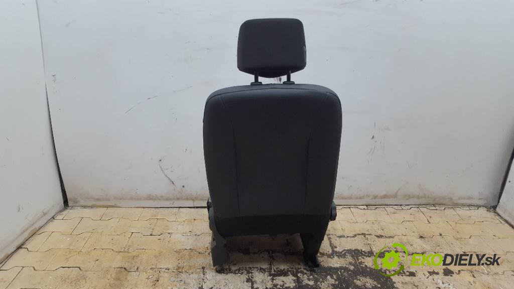 RENAULT CLIO  2005 72kW    1390 Sedadlo ľavy  (Sedačky, sedadlá)