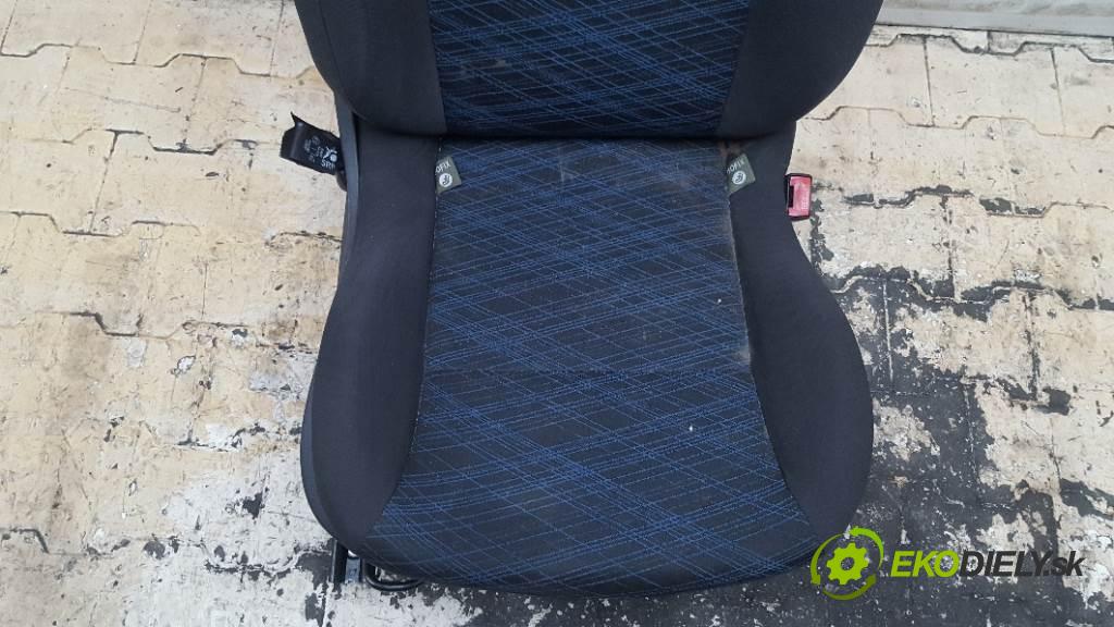 RENAULT CLIO  2005 72kW    1390 Sedadlo pravy  (Sedačky, sedadlá)