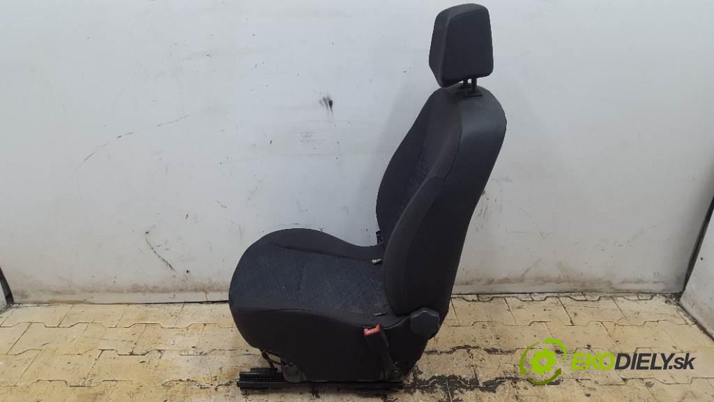 RENAULT CLIO  2005 72kW    1390 Sedadlo pravy  (Sedačky, sedadlá)