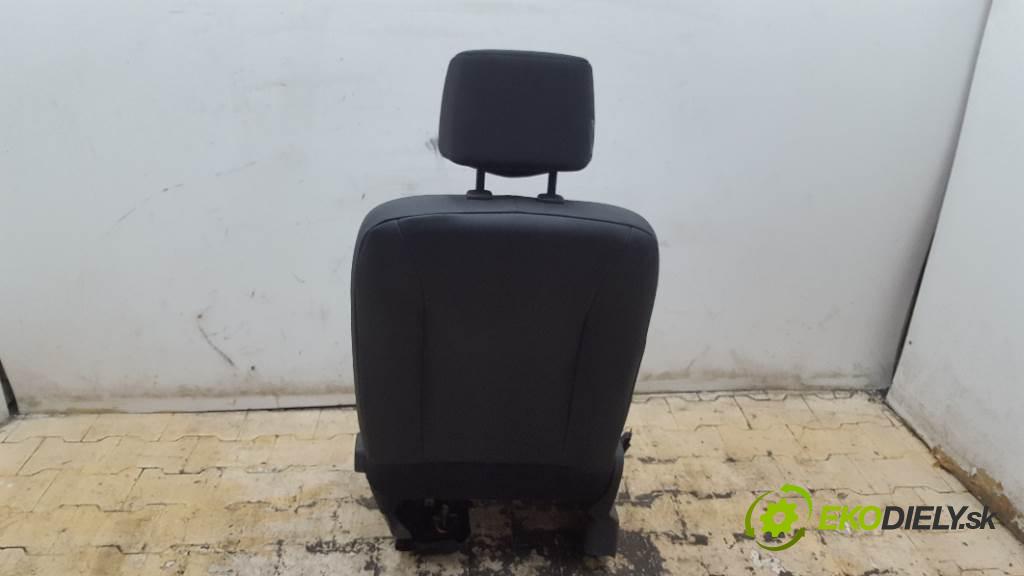 RENAULT CLIO  2005 72kW    1390 Sedadlo pravy  (Sedačky, sedadlá)