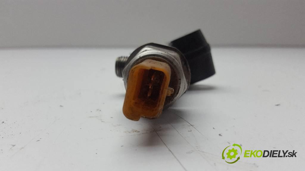 FORD FOCUS MK3 2016 70kW MK3 1499 Lišta vstrekovacia 9804776700/9676643880 (Vstrekovacie lišty)