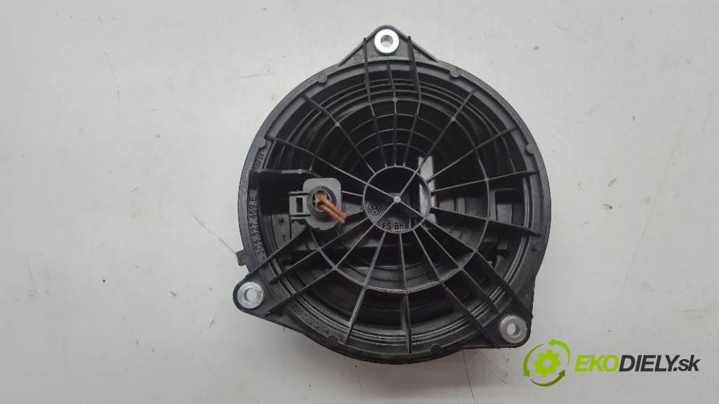VOLKSWAGEN PASSAT  2008 77kW    1896 klika zadní část dveří 3C5827469