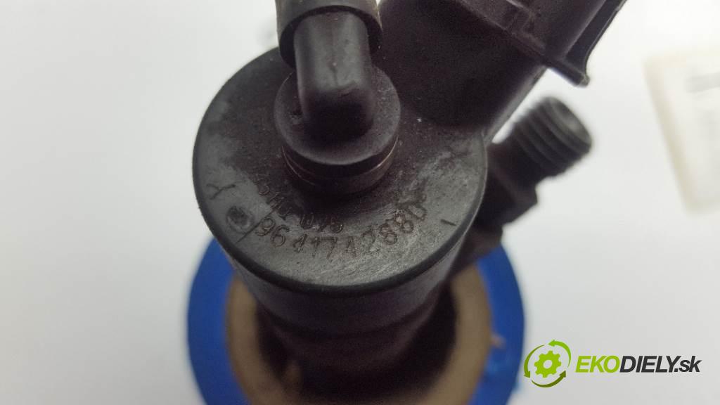 PEUGEOT 307  2004 66kW    1997 vstřikovací ventily KOMPLET 9641742880