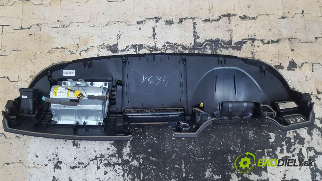 VOLVO V50 I 2005  I 1997 Palubná doska KOMPLET (Palubné dosky)