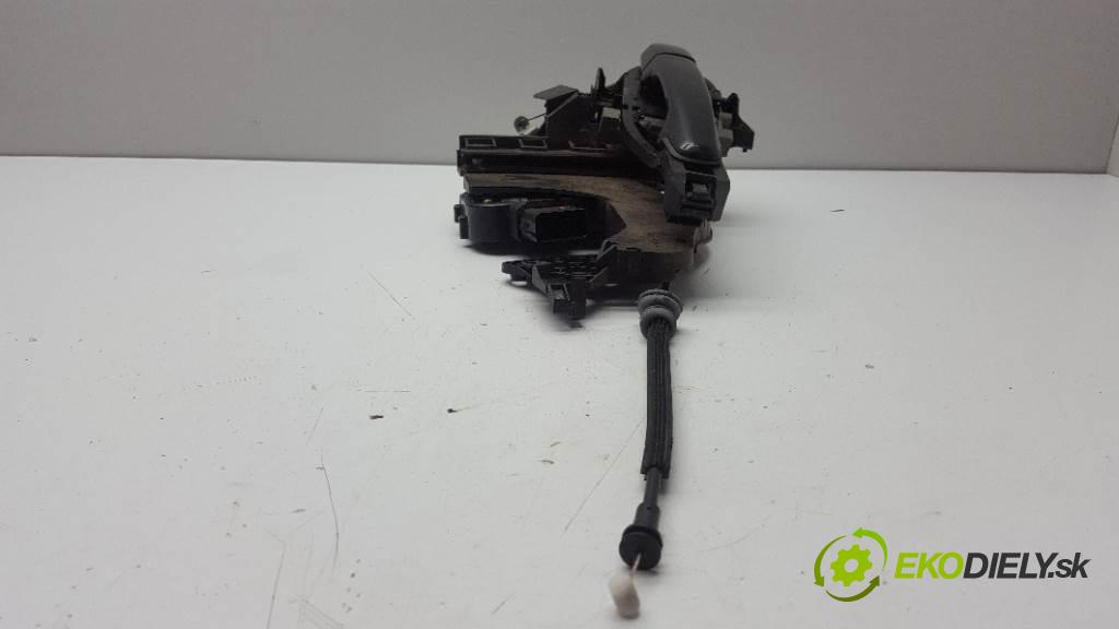 VOLVO V50 I 2005  I 1997 zámok zadní část pravý 30699112 10 PIN BLACK STONE