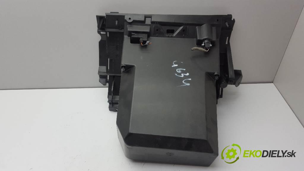 FORD FOCUS II C-MAX  2003 88kW    1798 Priehradka, kastlík spolujazdca 3M51R06008 (Priehradky, kastlíky)