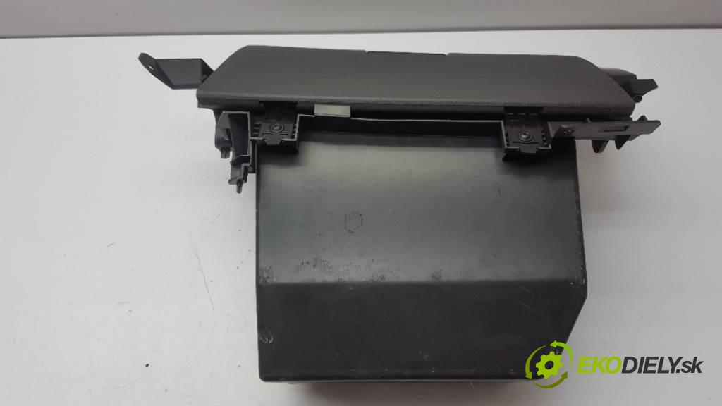 FORD FOCUS II C-MAX  2003 88kW    1798 Priehradka, kastlík spolujazdca 3M51R06008 (Priehradky, kastlíky)