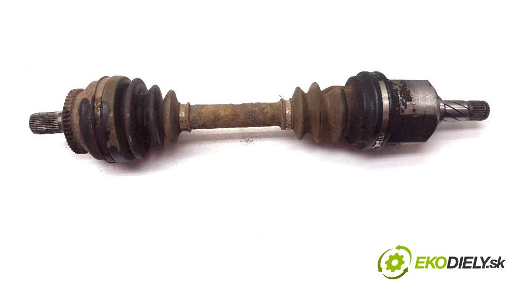 VOLVO V 70  2000 103kW    2461 Poloos ľavá strana  (Poloosy)