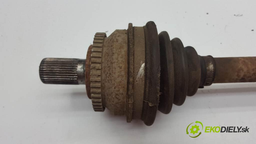 VOLVO V 70  2000 103kW    2461 Poloos pravá  (Poloosy)