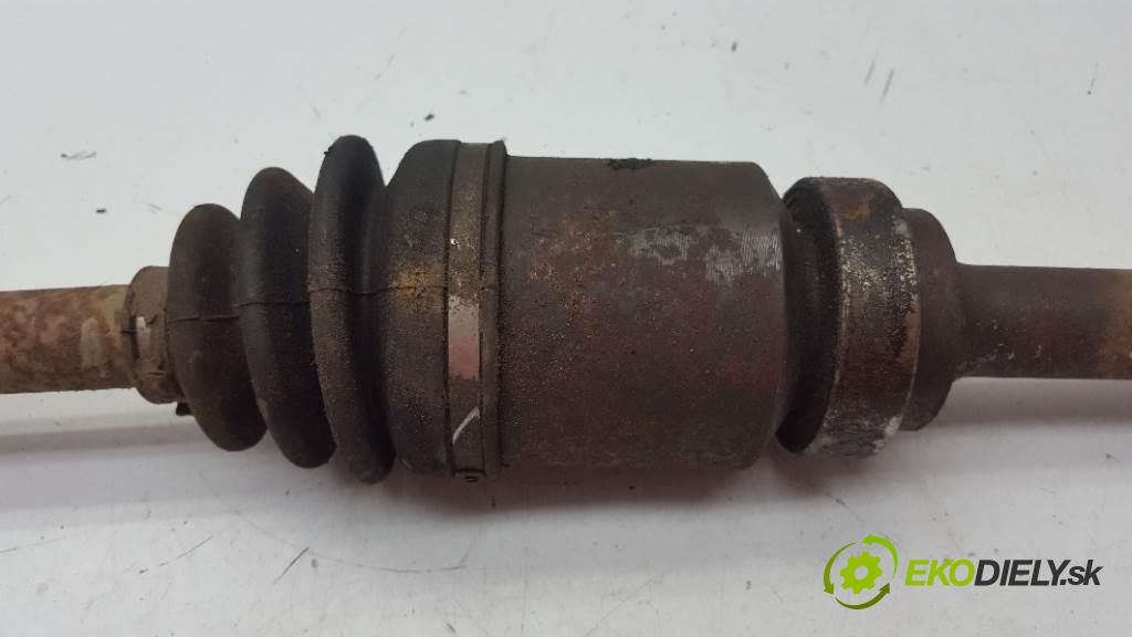 VOLVO V 70  2000 103kW    2461 Poloos pravá  (Poloosy)