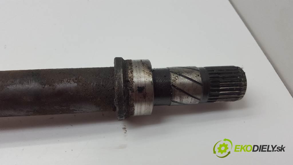 VOLVO V 70  2000 103kW    2461 Poloos pravá  (Poloosy)