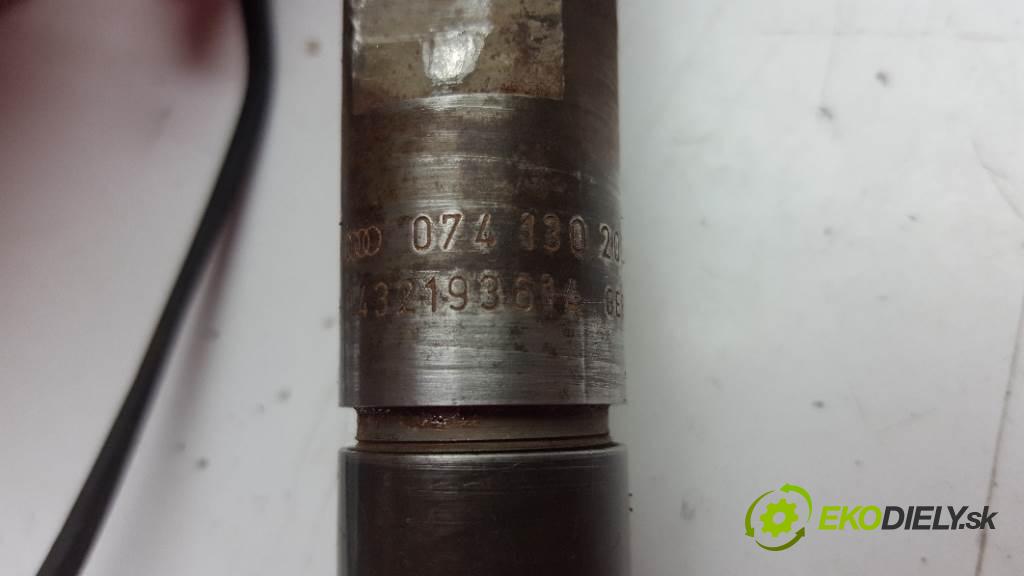 VOLVO V 70  2000 103kW    2461 vstřikovací ventily 0432193614 074130203 /  0741302010B