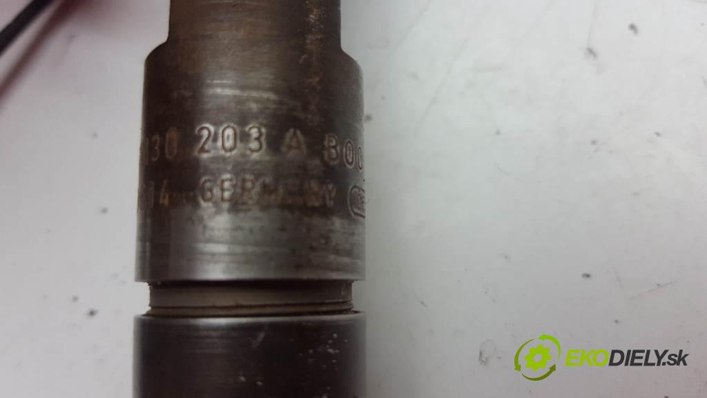 VOLVO V 70  2000 103kW    2461 vstřikovací ventily 0432193614 074130203 /  0741302010B