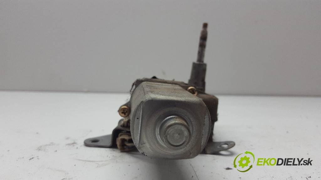 TOYOTA YARIS VERSO 2004 55kw VERSO 1364 motorek stěračů zadní část 8513052080