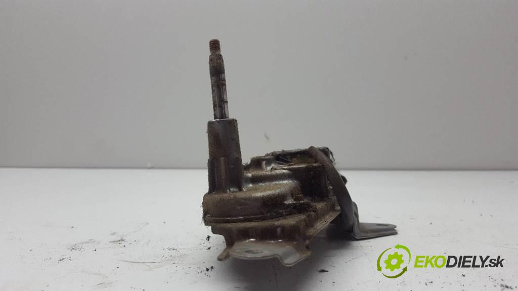 TOYOTA YARIS VERSO 2004 55kw VERSO 1364 motorek stěračů zadní část 8513052080