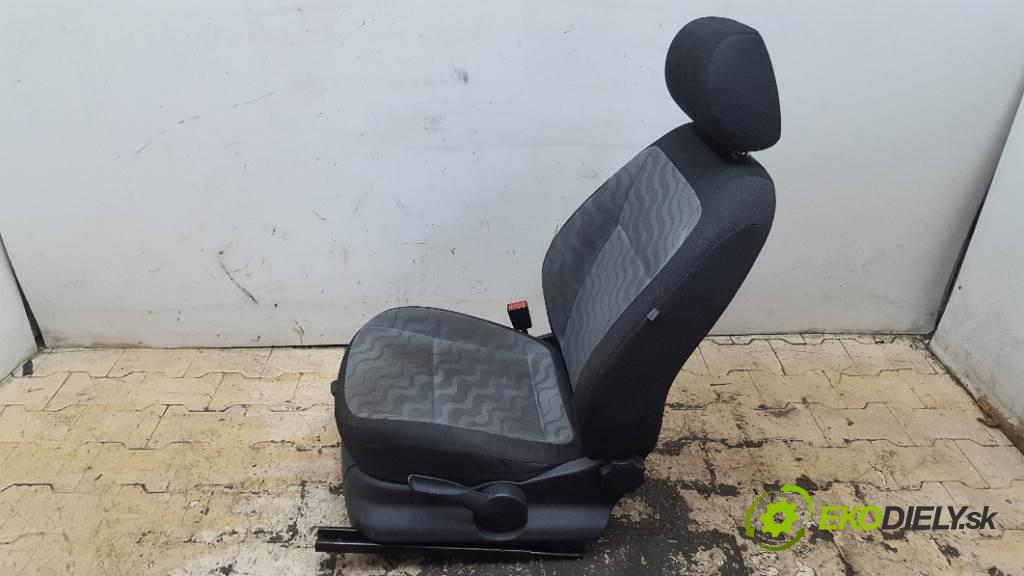 SKODA ROOMSTER  2008 77kW    1598 Sedadlo ľavy  (Sedačky, sedadlá)