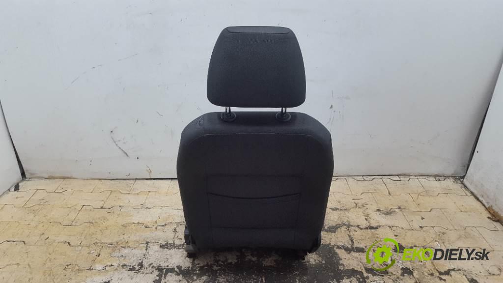 SKODA ROOMSTER  2008 77kW    1598 Sedadlo ľavy  (Sedačky, sedadlá)