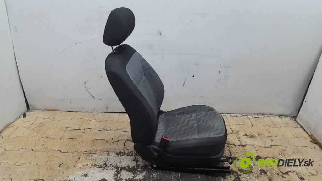 SKODA ROOMSTER  2008 77kW    1598 Sedadlo ľavy  (Sedačky, sedadlá)