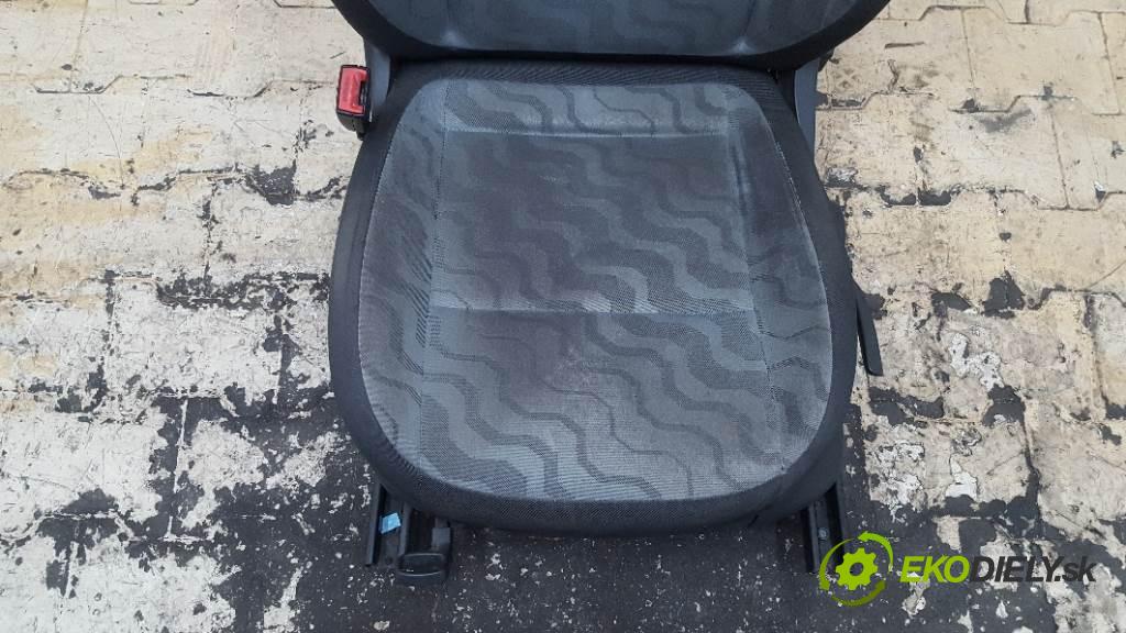 SKODA ROOMSTER  2008 77kW    1598 Sedadlo ľavy  (Sedačky, sedadlá)