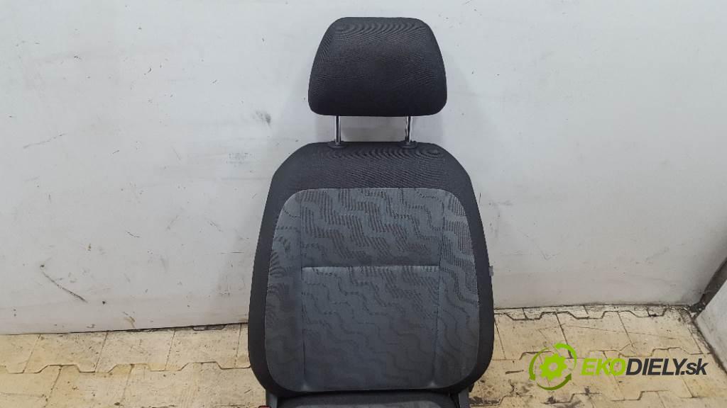 SKODA ROOMSTER  2008 77kW    1598 Sedadlo ľavy  (Sedačky, sedadlá)