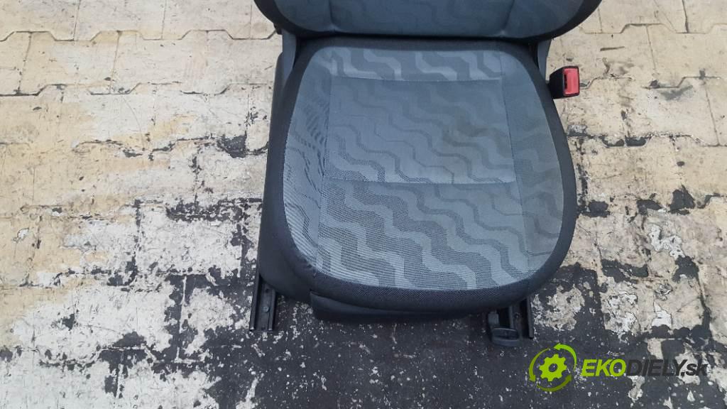 SKODA ROOMSTER  2008 77kW    1598 Sedadlo pravy  (Sedačky, sedadlá)