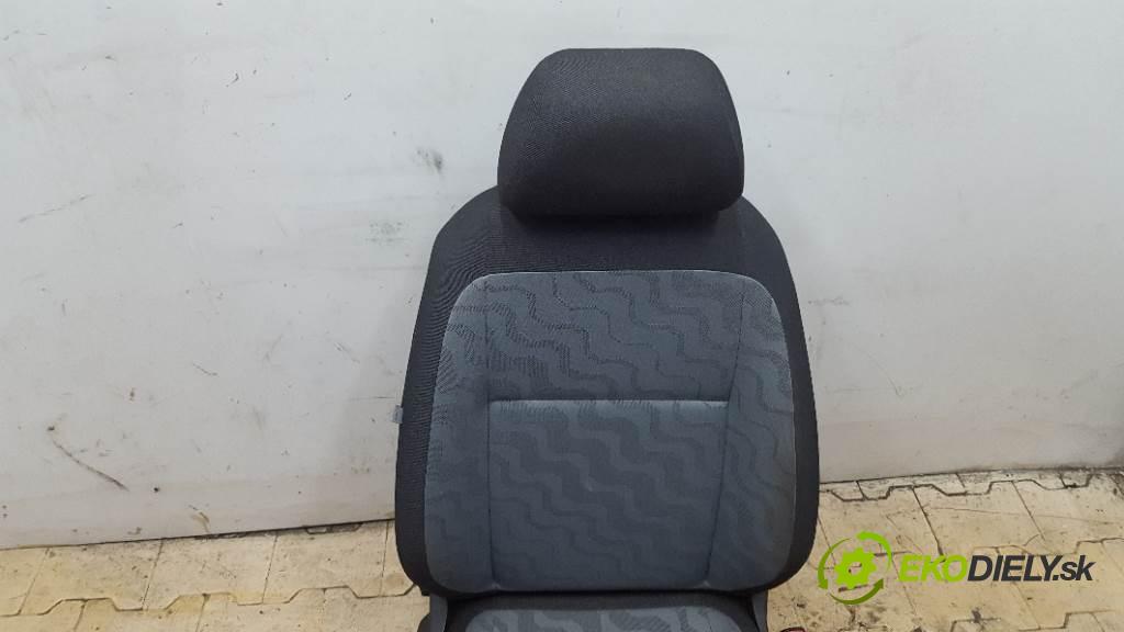 SKODA ROOMSTER  2008 77kW    1598 Sedadlo pravy  (Sedačky, sedadlá)