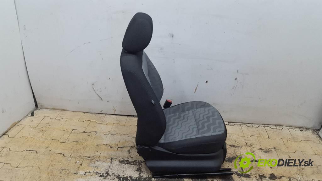 SKODA ROOMSTER  2008 77kW    1598 Sedadlo pravy  (Sedačky, sedadlá)