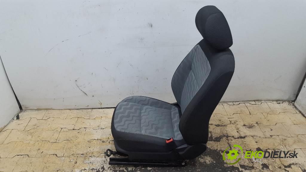 SKODA ROOMSTER  2008 77kW    1598 Sedadlo pravy  (Sedačky, sedadlá)