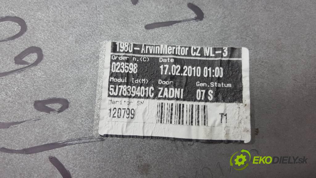 SKODA ROOMSTER  2010 63kW    1390 mechanismus okna zadní část levý 5J7839401