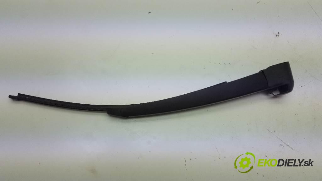 SKODA ROOMSTER  2010 63kW    1390 ramena stěrače zadní část 6Q6955707B