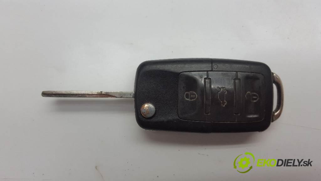 SKODA ROOMSTER  2010 63kW    1390 spinačka 4B0905585 KOMPLET (Spínacie skrinky a kľúče)