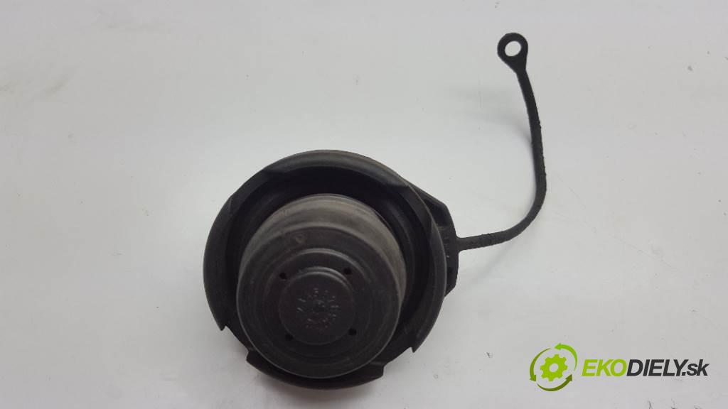 SKODA ROOMSTER  2010 63kW    1390 spinačka 4B0905585 KOMPLET (Spínacie skrinky a kľúče)
