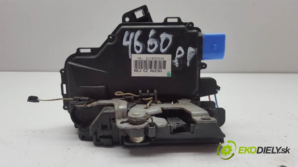 SKODA ROOMSTER  2010 63kW    1390 zámok přední část pravý 5J1837016