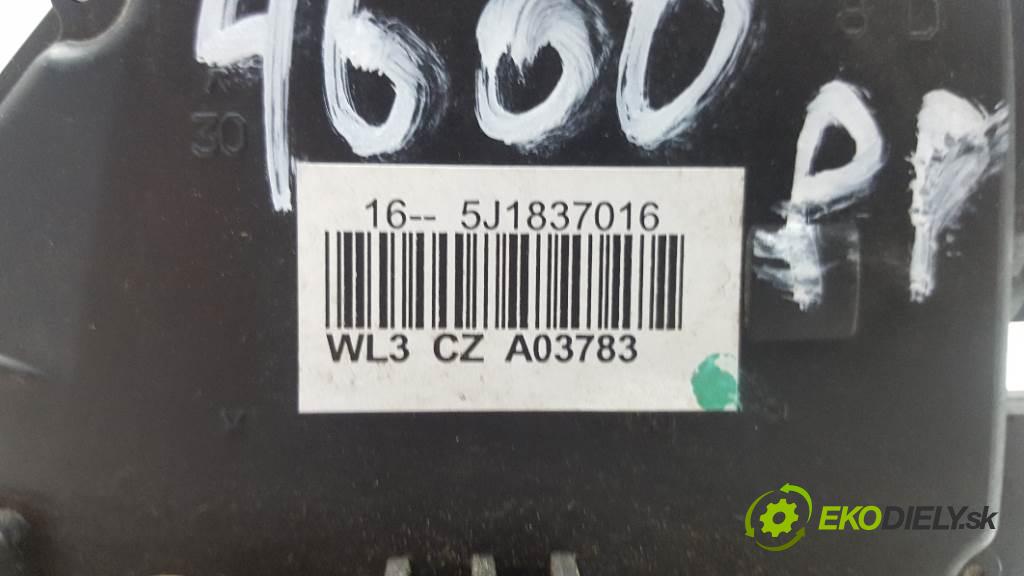 SKODA ROOMSTER  2010 63kW    1390 zámok přední část pravý 5J1837016