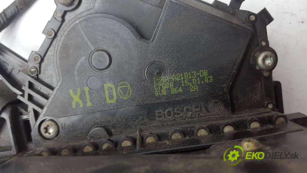 FORD FOCUS MK1  2002 66kW    1753 zámok přední část levý 2S4AA21813DB